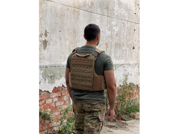 Плитоноска військова тактична, бронежилет для ЗСУ Coyote від бренду ISARM з системою кріплення MOLLE.