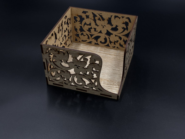 Серветниця.  13,5х13,5х9см