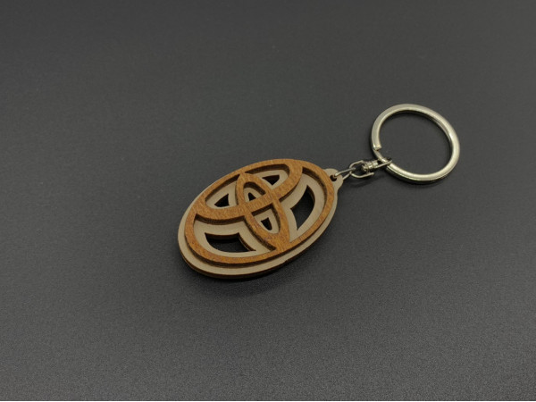 Брелок деревянный Toyota. 5.5см