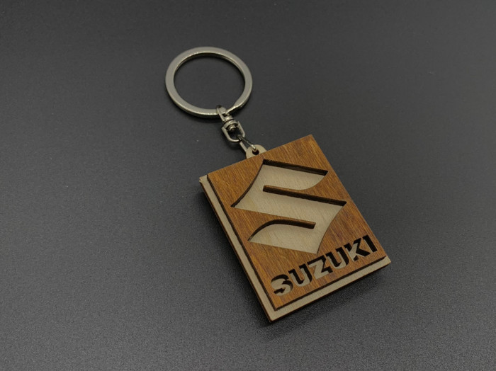 Брелок дерев'яний Suzuki. 5см