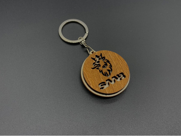 Брелок деревянный Saab. 4.5см