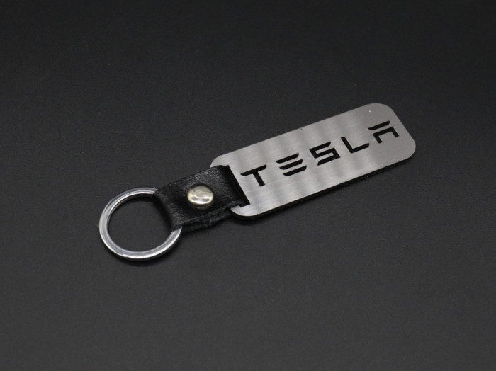 Брелок металевий. Tesla. 10х2,5см