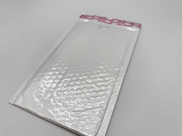 Конверт  Почтовый 15×22+4 .  Бандерольный с воздушной прослойкой  и отрывной лентой. Цвет белий
