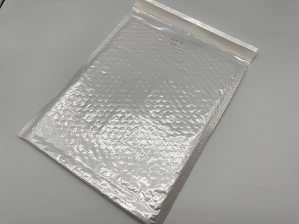 Конверт  Почтовый 22×28+4 .  Бандерольный с воздушной прослойкой  и отрывной лентой. Цвет белий