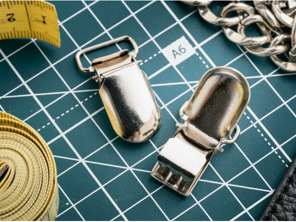 Затискач. 32мм. Під стрічку 15мм